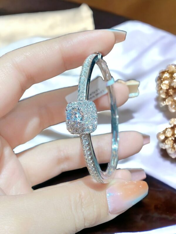Vòng tay kim cương Moissanite nữ cao cấp sang trọng (V820801) - Hình ảnh 2