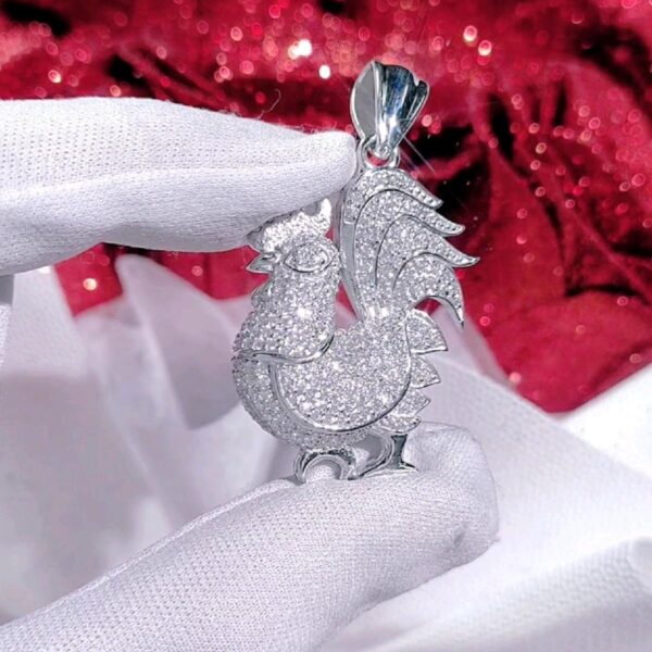 Mặt dây chuyền kim cương Moissanite nữ kiểu dáng con gà