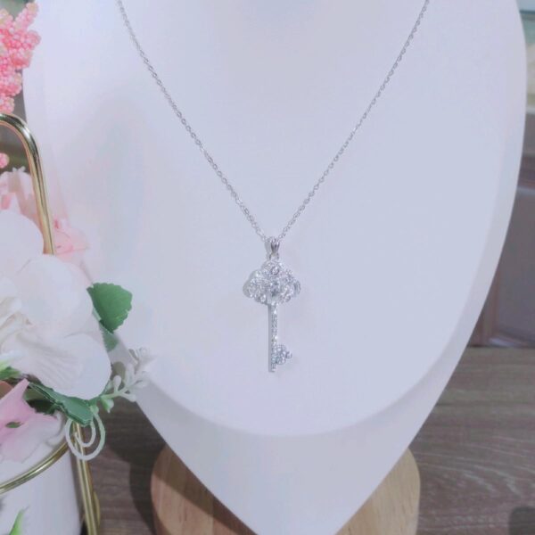 Dây chuyền kim cương Moissanite nữ kiểu dáng chìa khóa - Hình ảnh 4