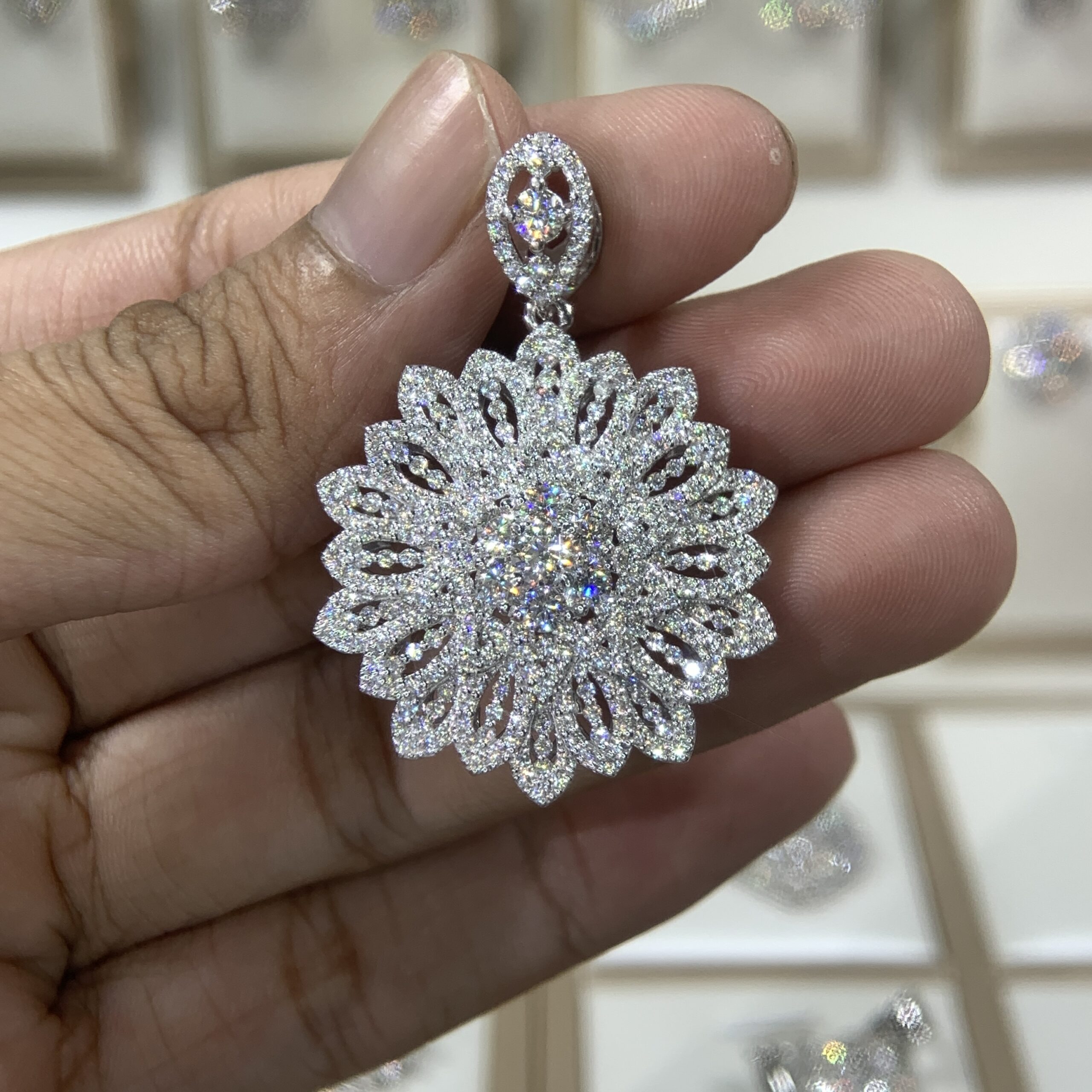 Mặt dây chuyền kim cương Moissanite GRA hoa lớn (B320217) - Ảnh 2