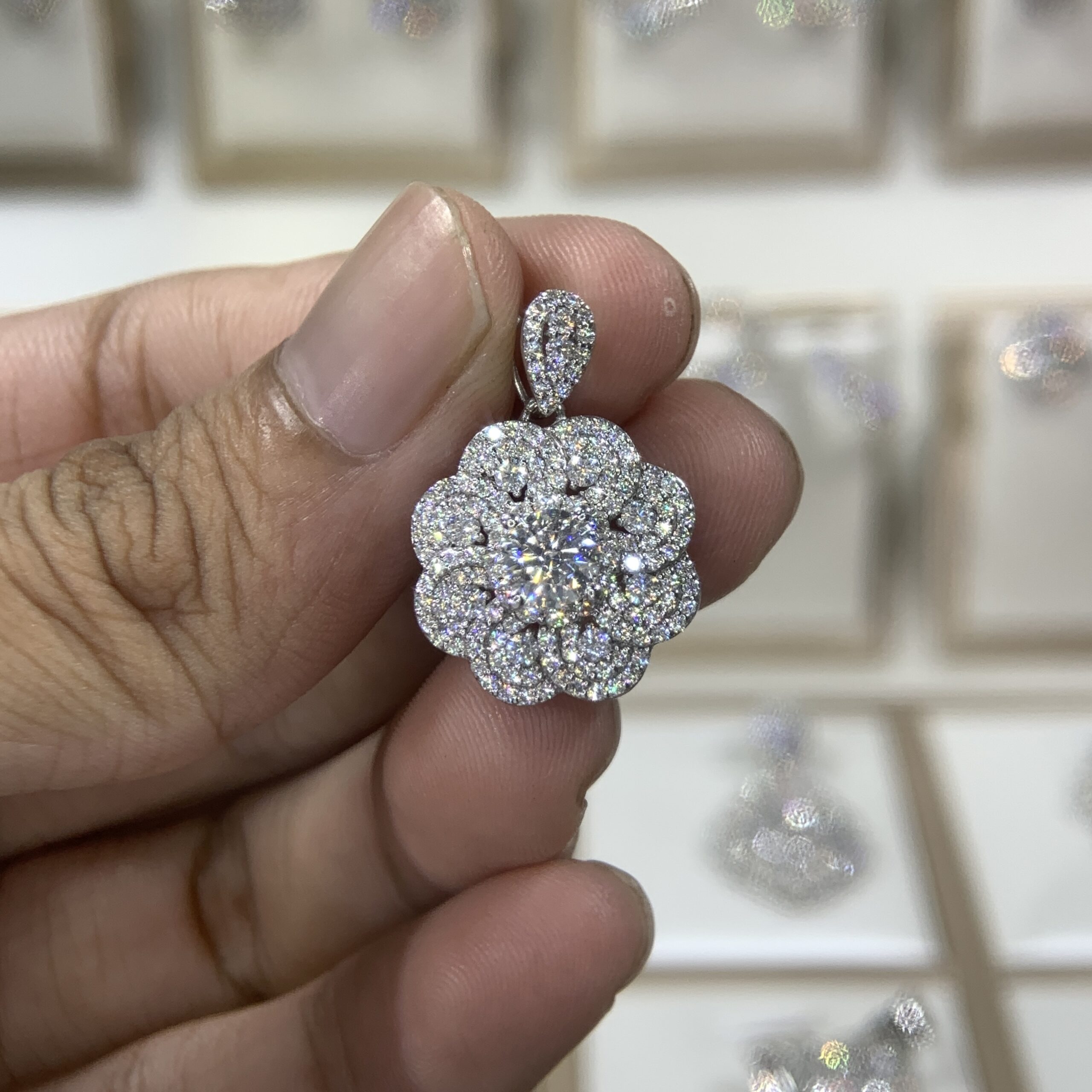 Mặt dây chuyền kim cương Moissanite GRA hoa mai nhỏ (M69874) - Ảnh 3