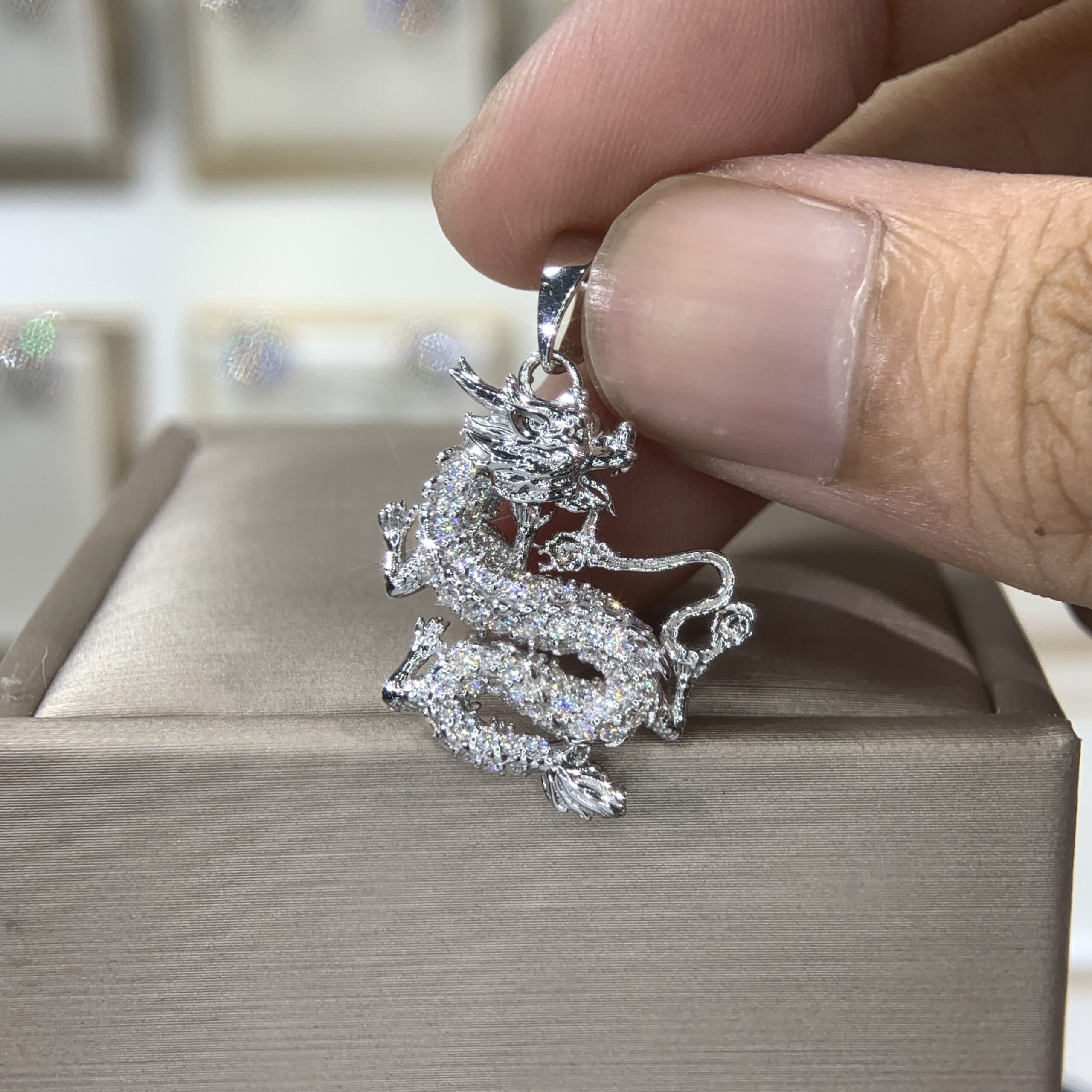 Mặt dây chuyền kim cương Moissanite GRA tuổi Thìn (M68774)