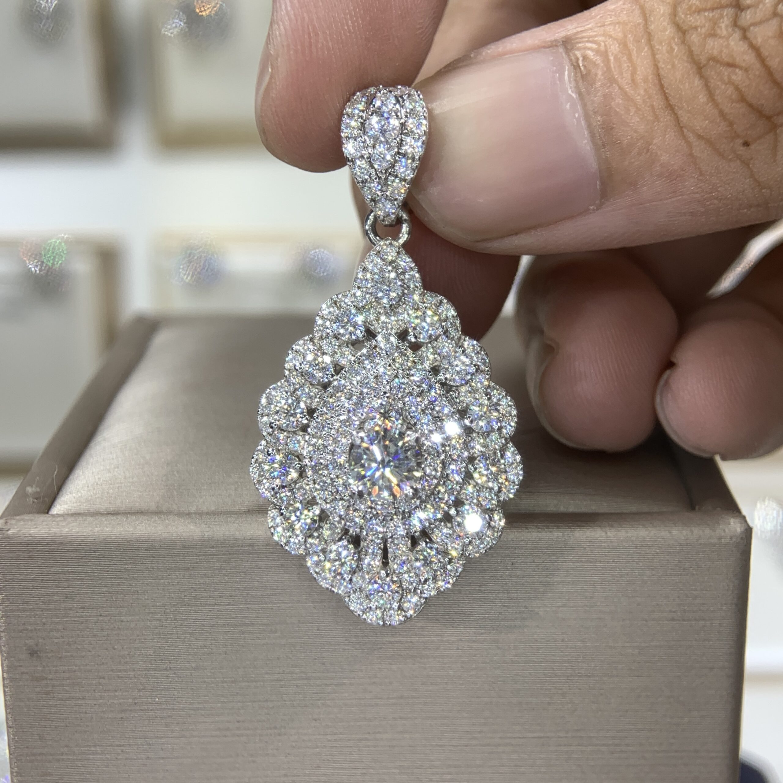 Mặt dây chuyền kim cương Moissanite GRA giọt nước (M916624)