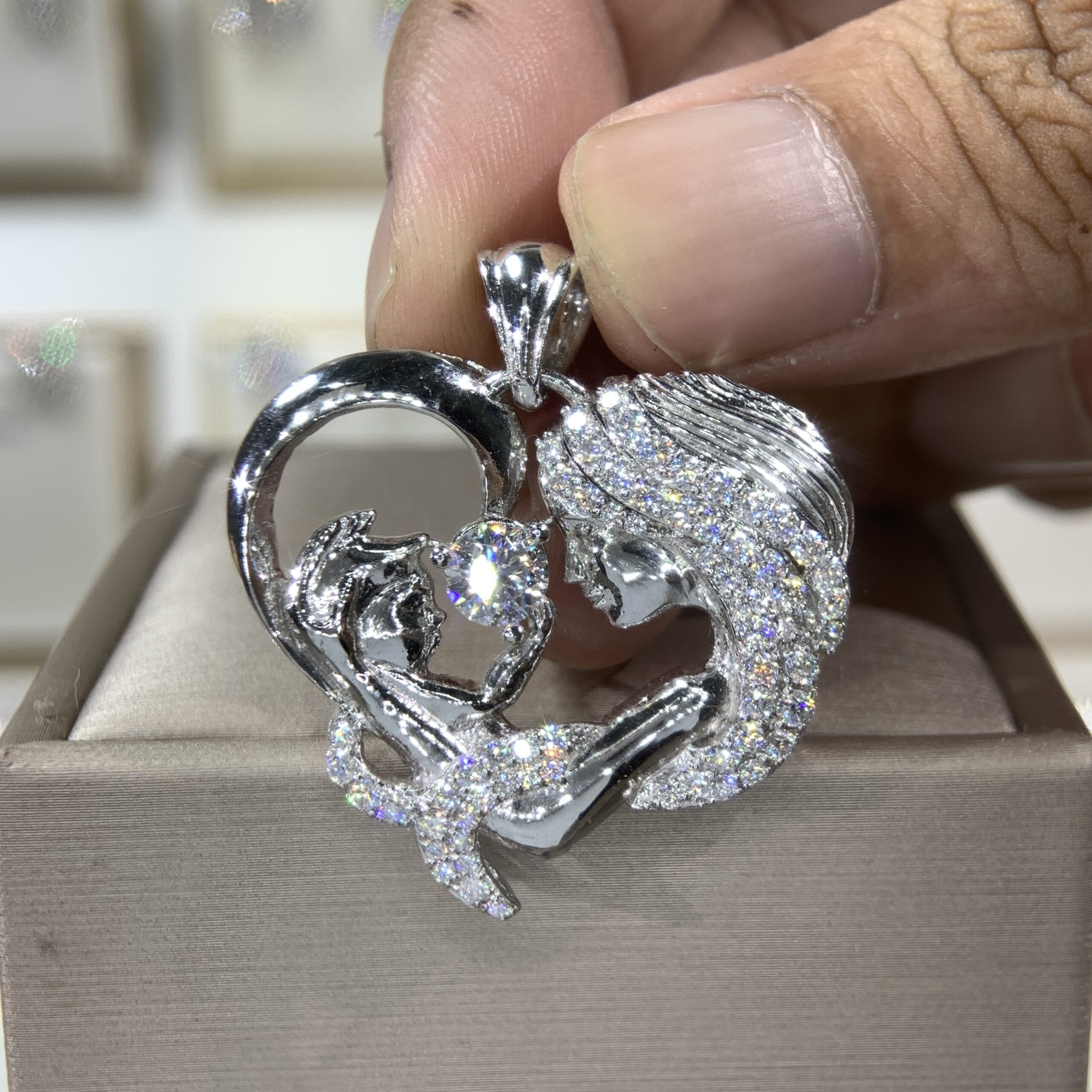 Mặt dây chuyền kim cương Moissanite GRA trái tim (M613027)