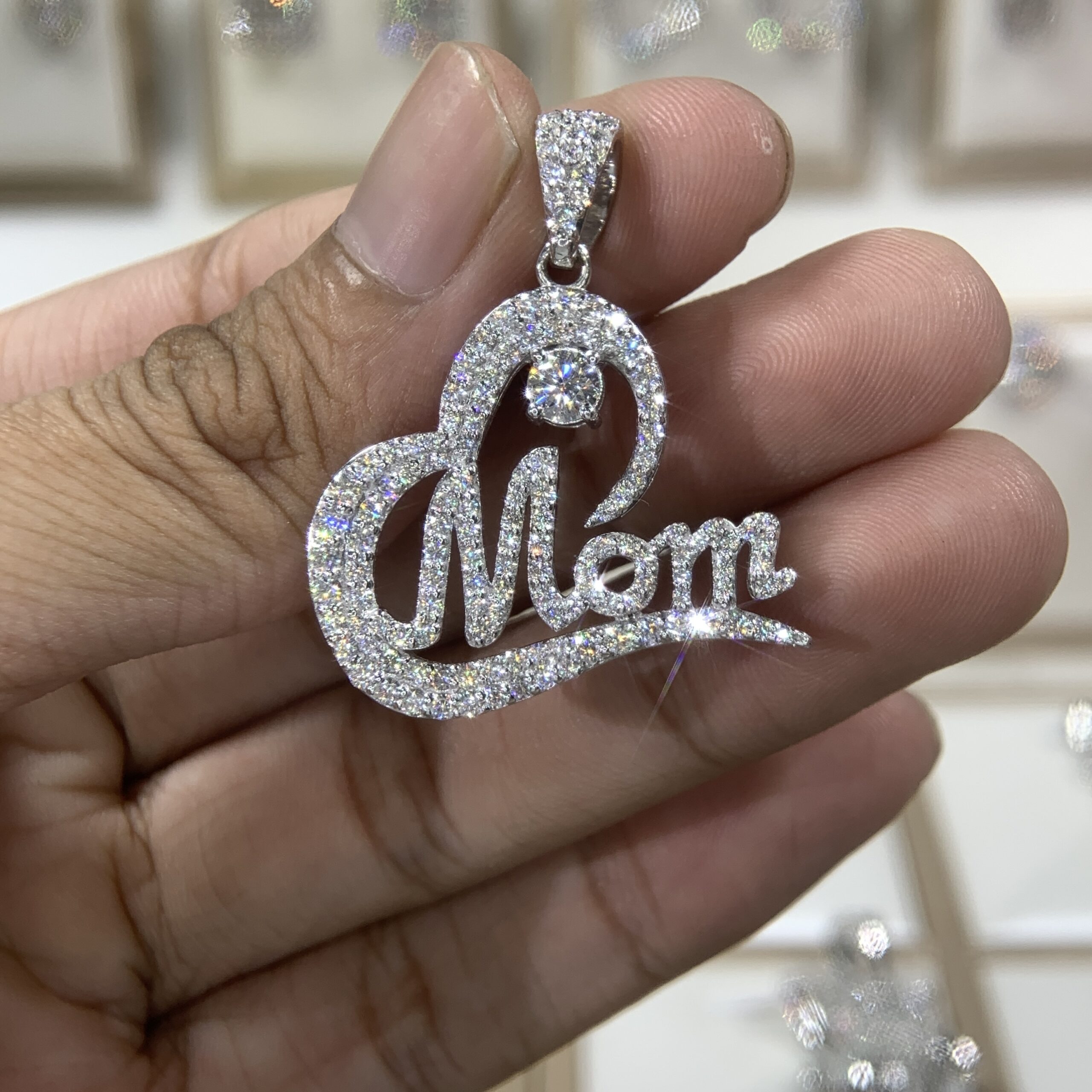 Mặt dây chuyền kim cương Moissanite GRA chữ Mom (M917564) - Ảnh 2