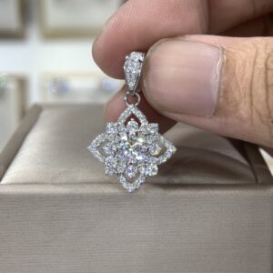 Mặt dây chuyền kim cương Moissanite GRA hoa 4 cánh (M58746)