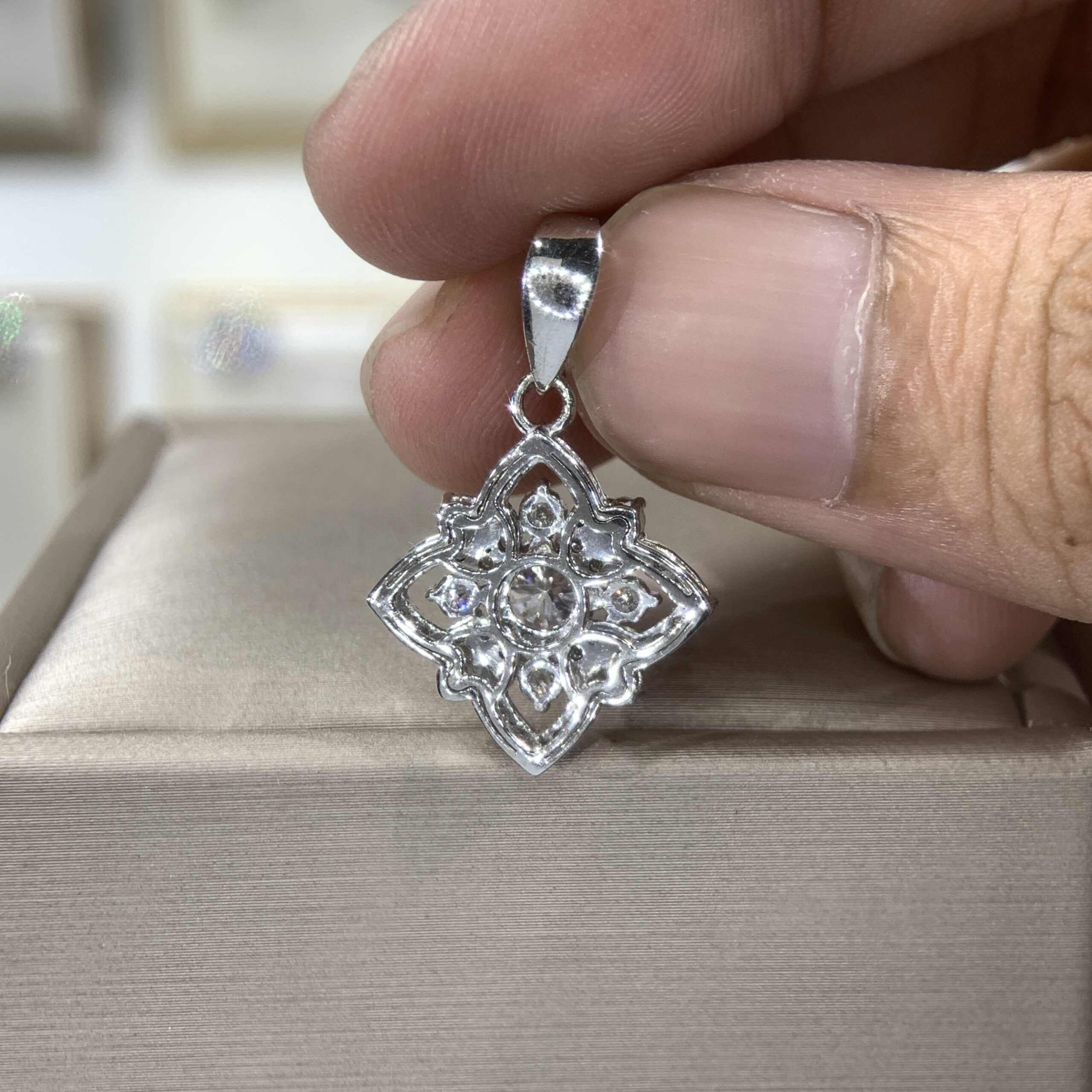 Mặt dây chuyền kim cương Moissanite GRA hoa 4 cánh (M58746) - Ảnh 3