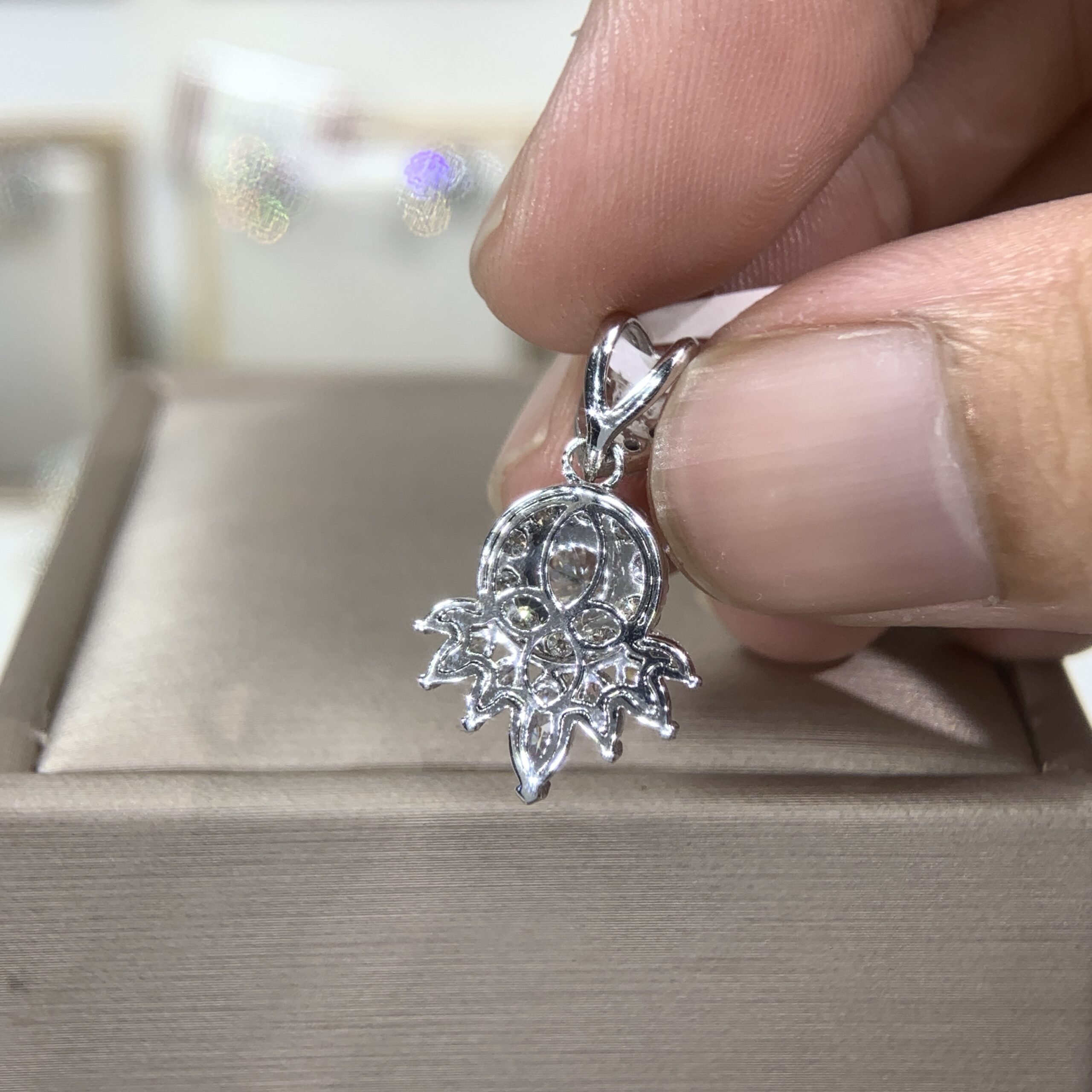 Mặt dây chuyền kim cương Moissanite GRA halo tròn (M610157) - Ảnh 4