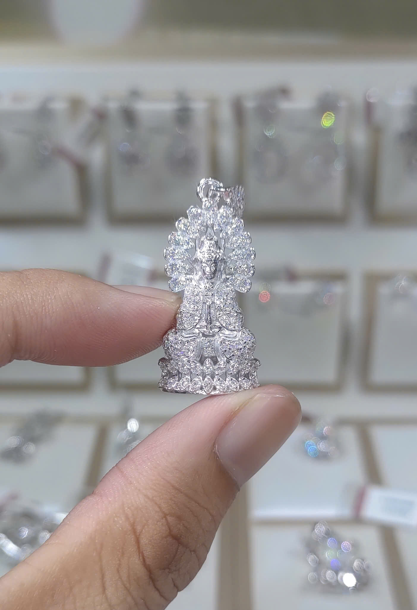 Mặt dây chuyền kim cương Moissanite GRA quan thế âm (M911624)