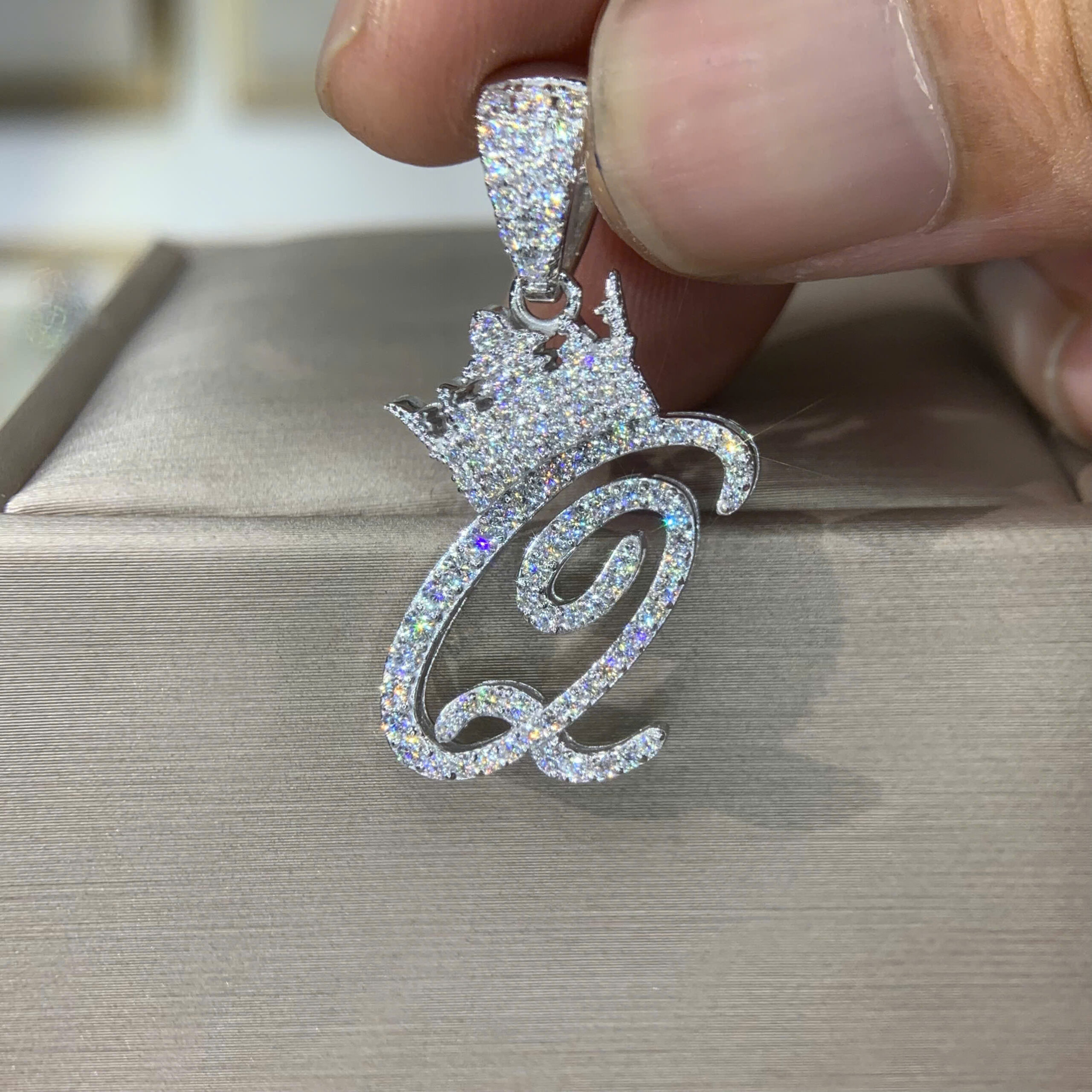 Mặt dây chuyền kim cương Moissanite GRA chữ Q (M49931)