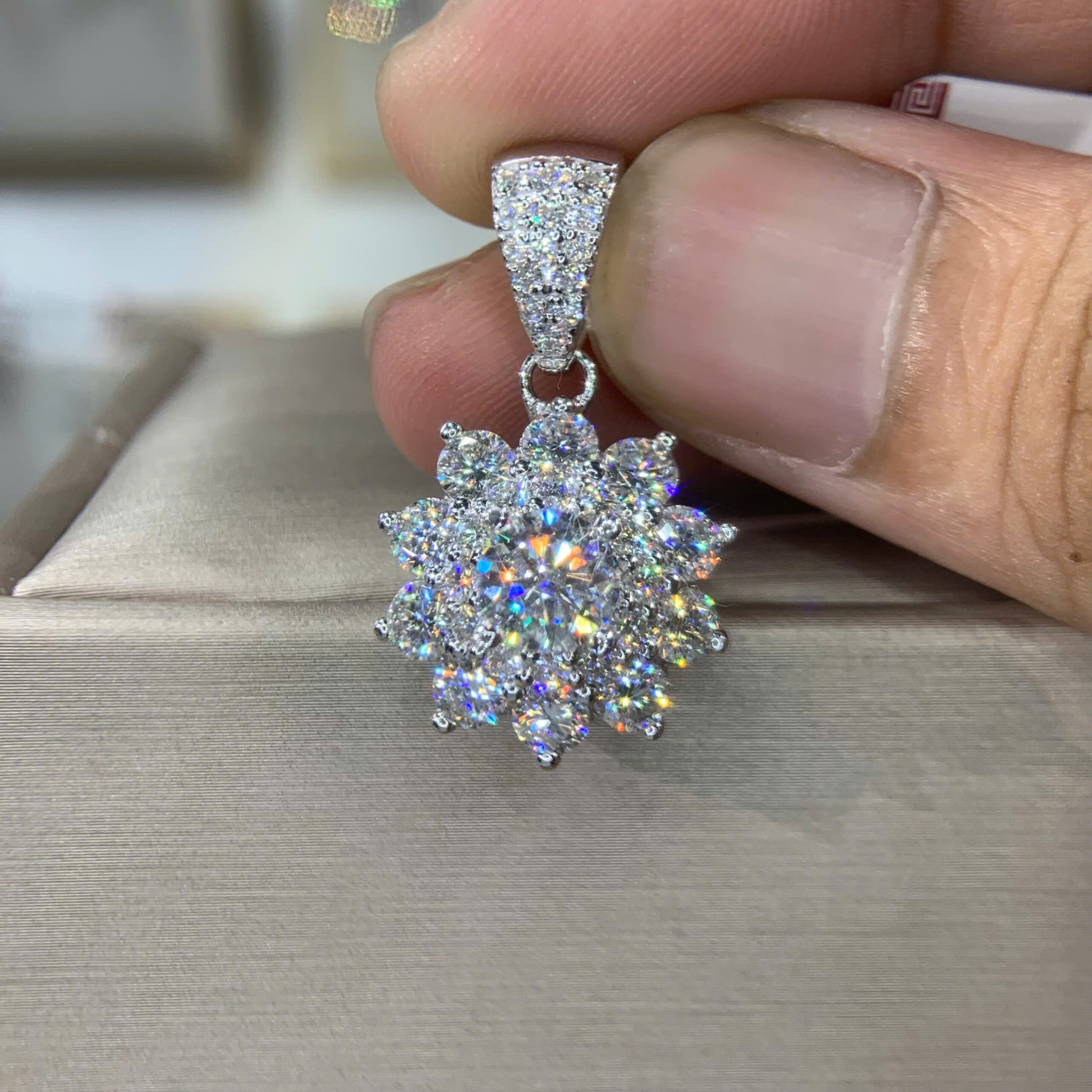 Mặt dây chuyền kim cương Moissanite GRA hoa mai (M614997) - Ảnh 5