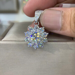 Mặt dây chuyền kim cương Moissanite GRA hoa mai (M614997)