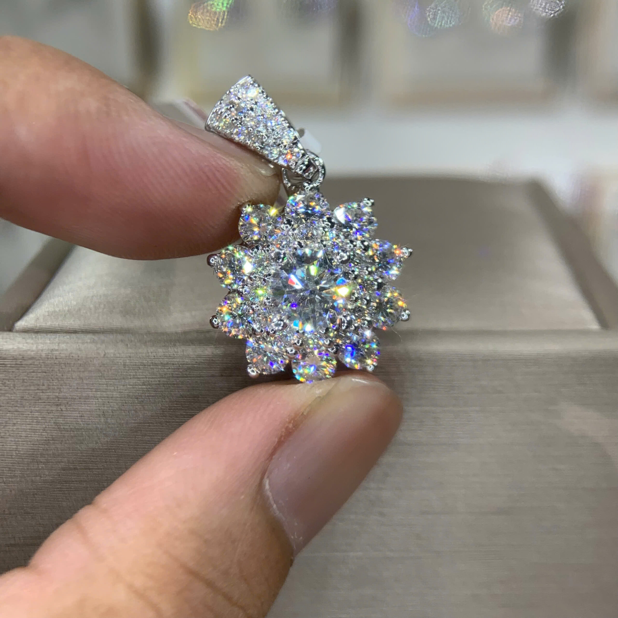 Mặt dây chuyền kim cương Moissanite GRA hoa mai (M614997) - Ảnh 3