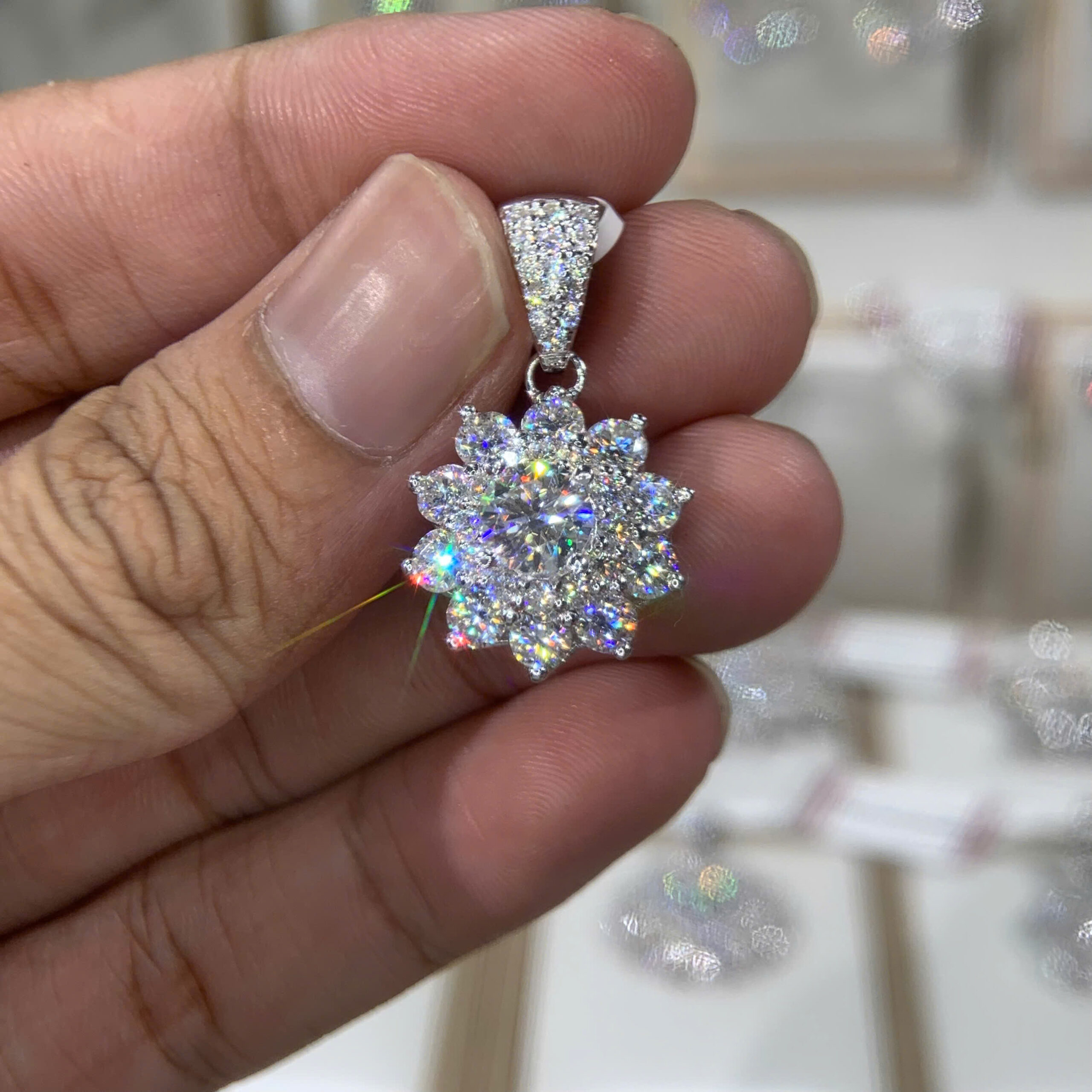 Mặt dây chuyền kim cương Moissanite GRA hoa mai (M614997) - Ảnh 4