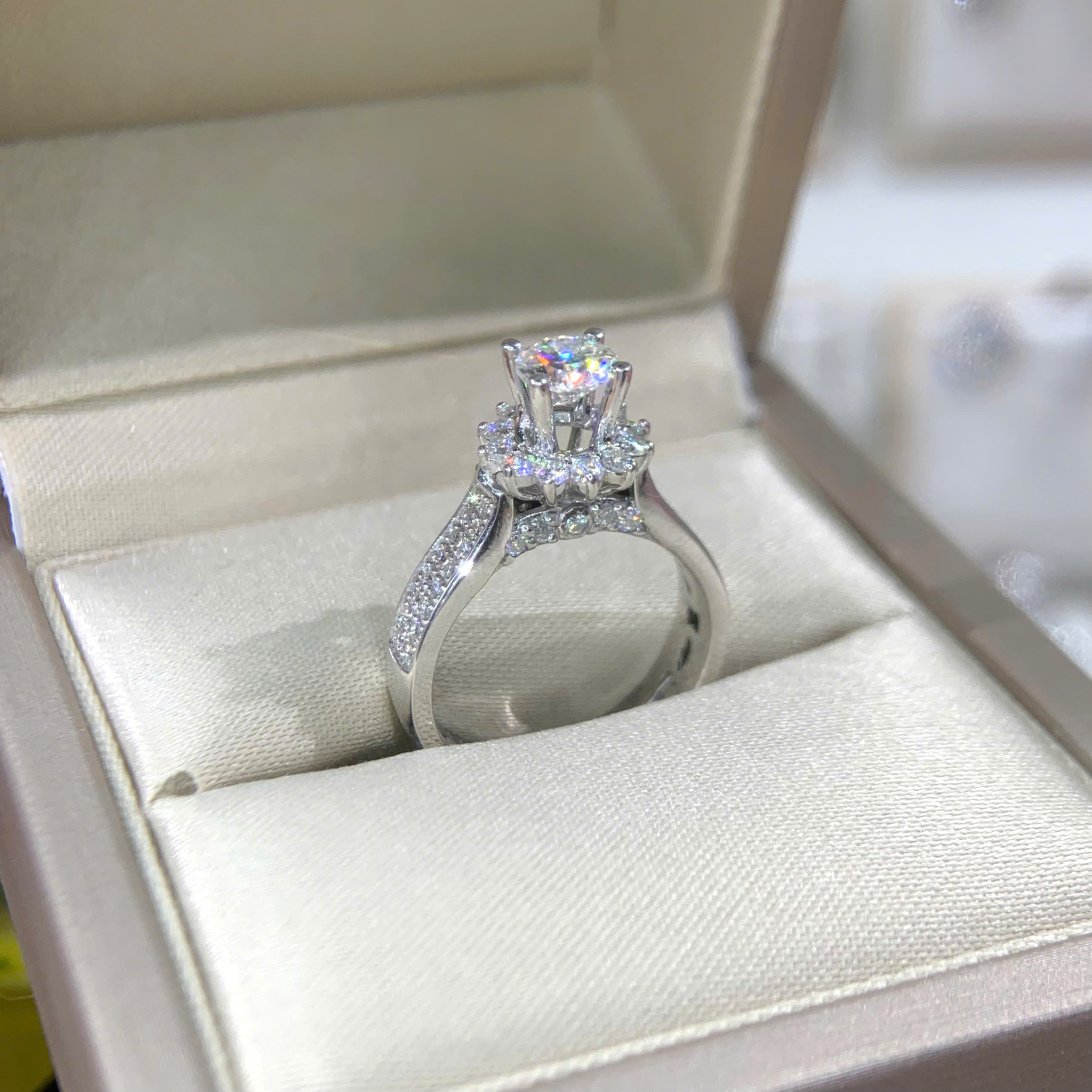 Nhẫn kim cương Moissanite GRA (N69941)