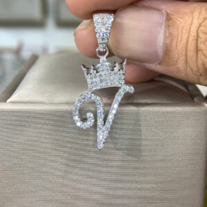 Mặt dây chuyền kim cương Moissanite GRA chữ V (M39457)