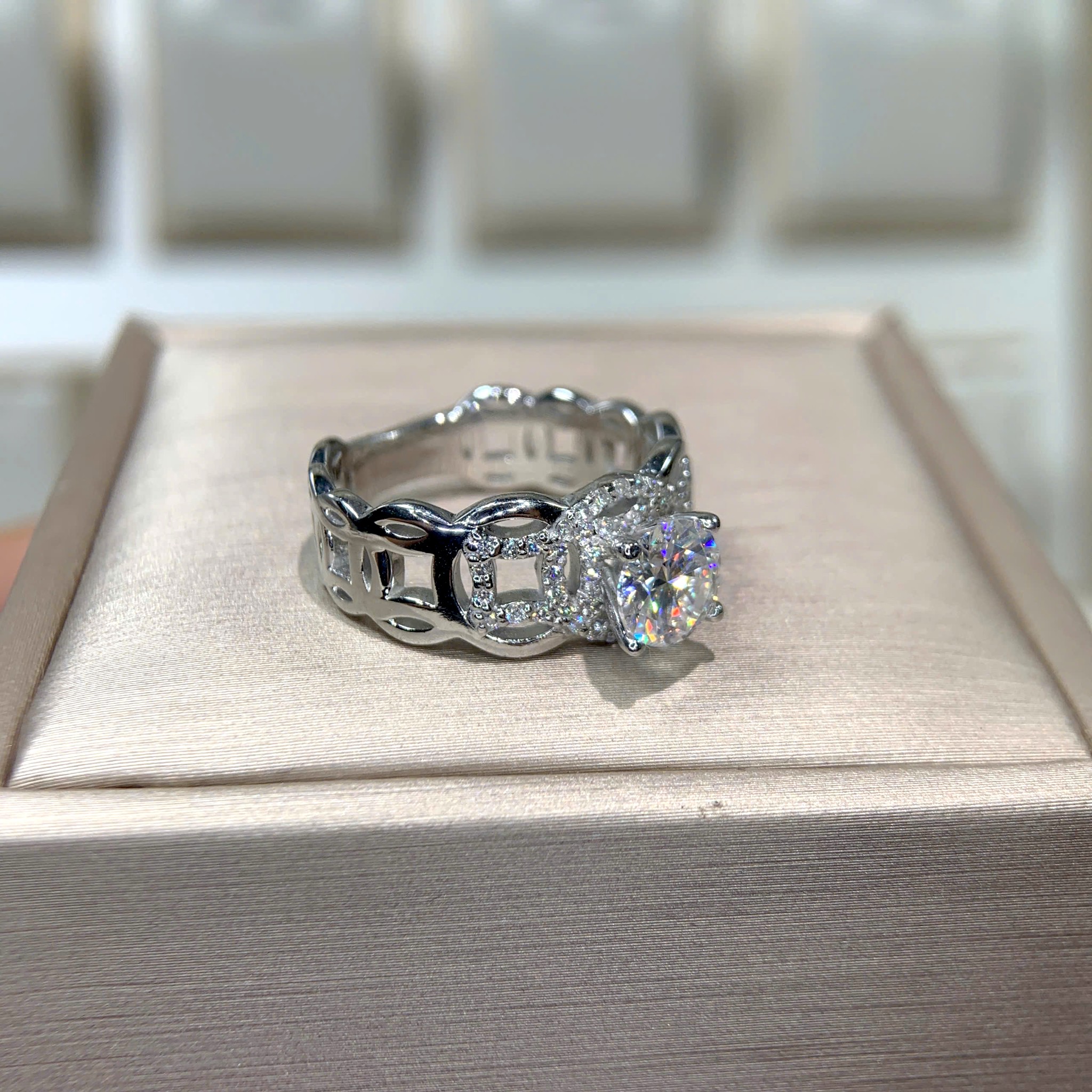 Nhẫn kim cương Moissanite GRA (N511687)