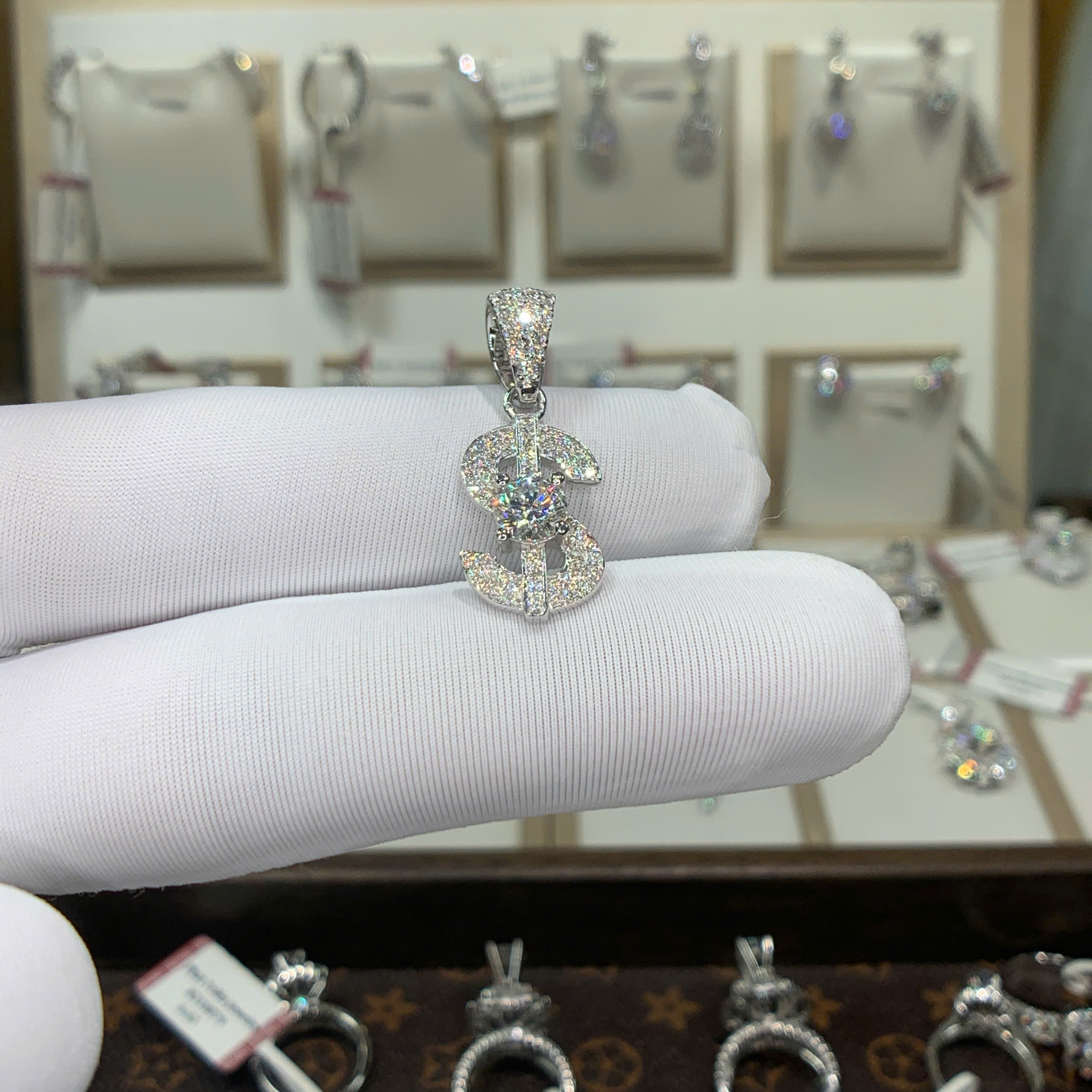 Mặt dây chuyền kim cương Moissanite GRA (M511997)