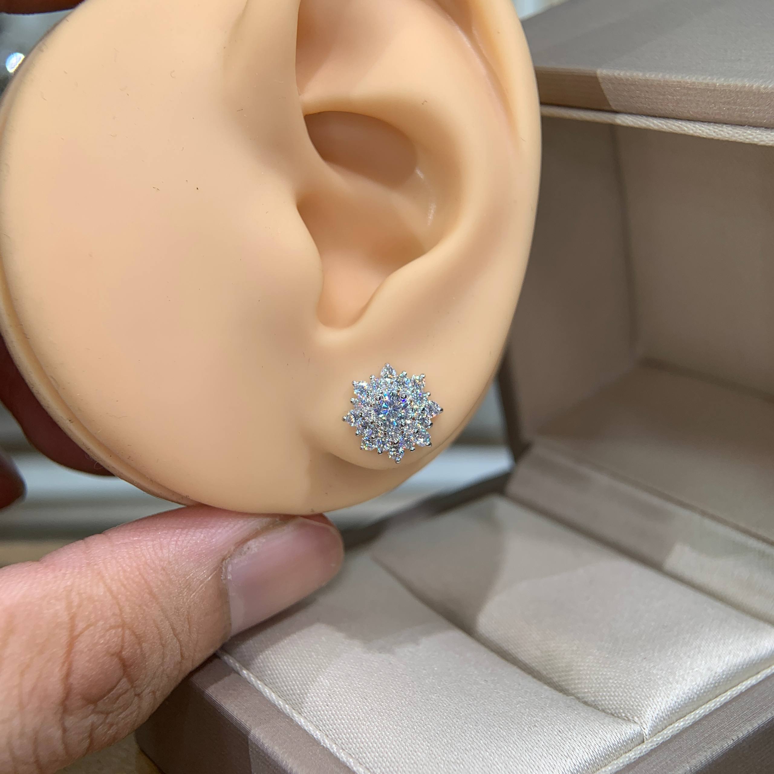 Bông tai kim cương Moissanite GRA (A175) - Ảnh 4