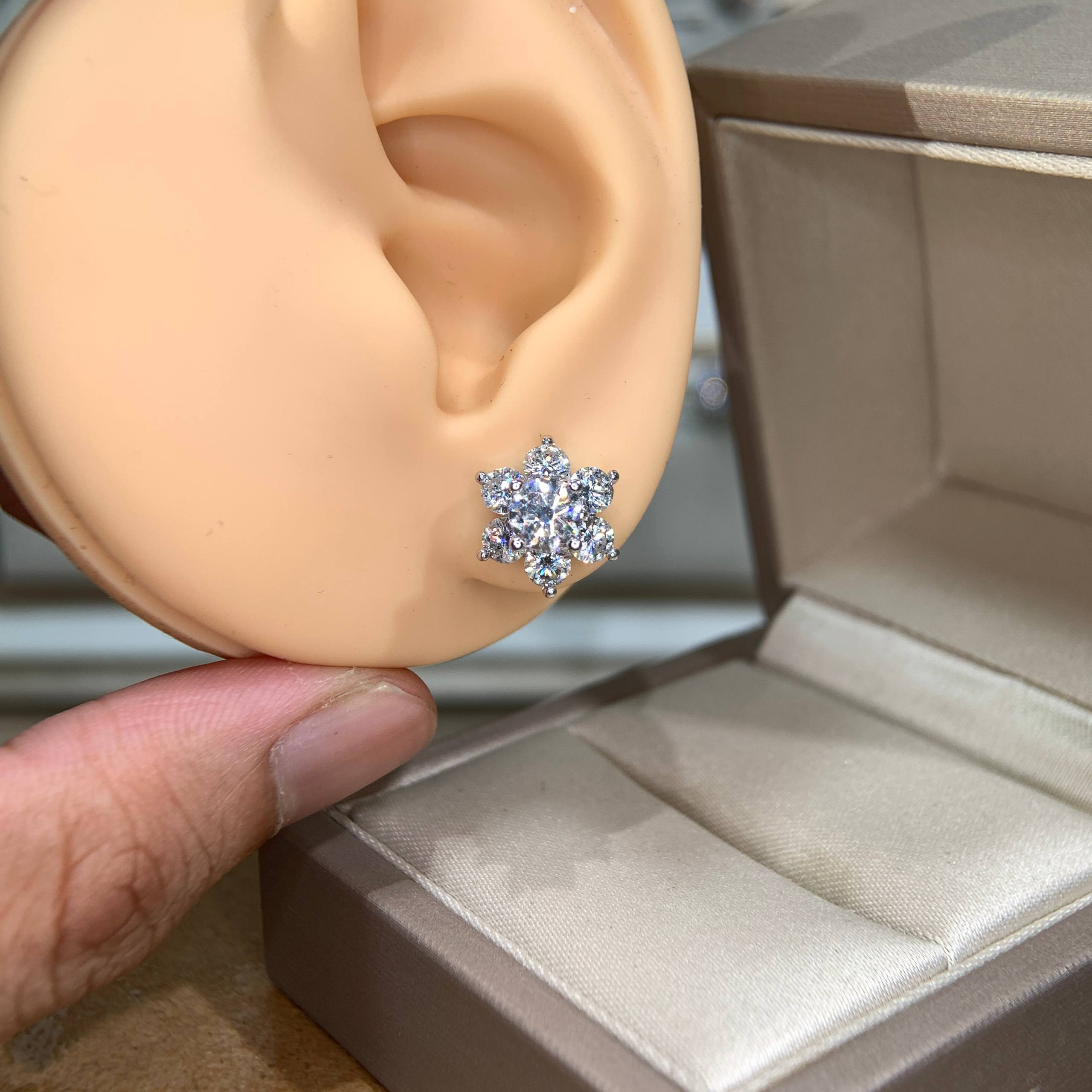 Bông tai kim cương Moissanite GRA (A655) - Ảnh 2