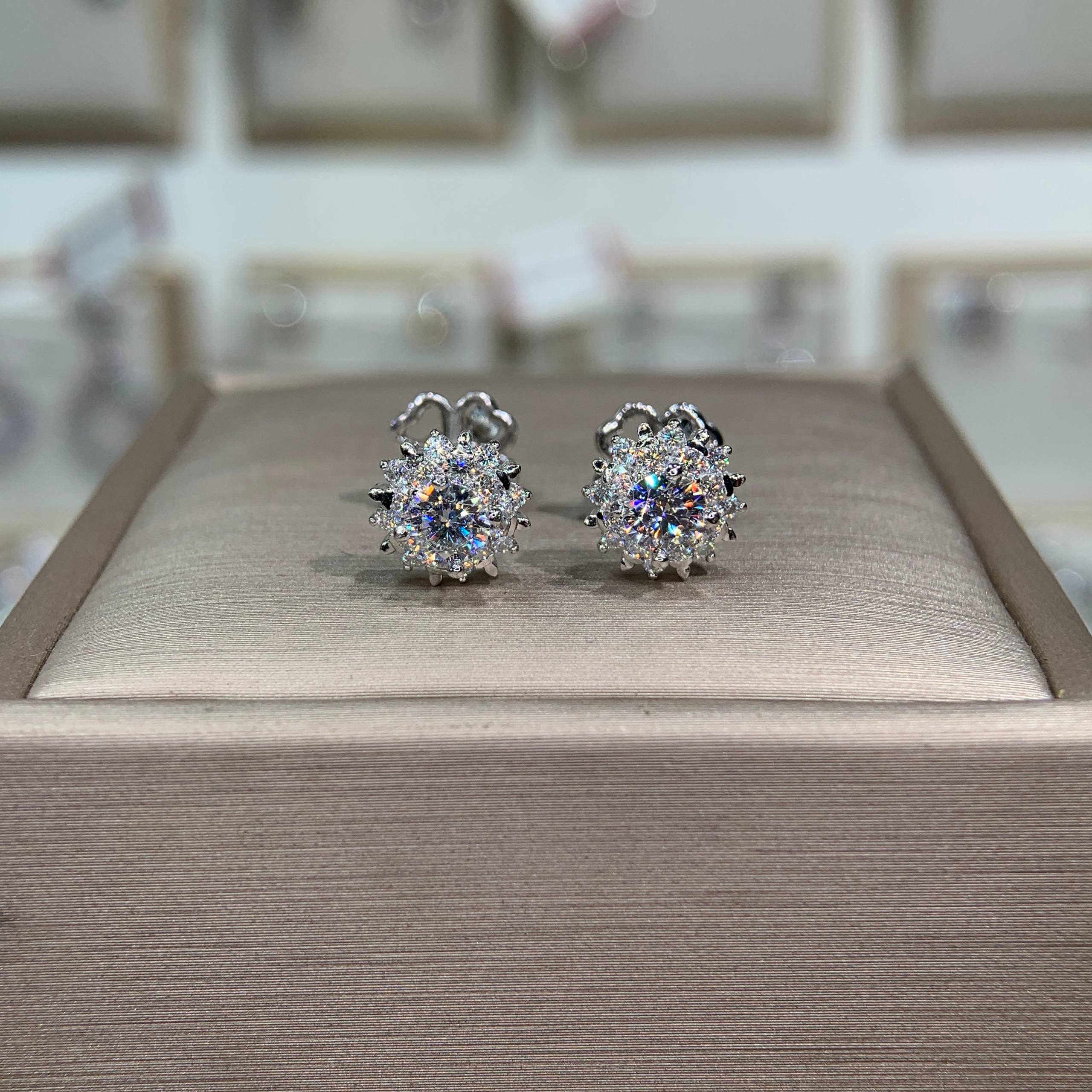 Bông tai kim cương Moissanite GRA (Y94)