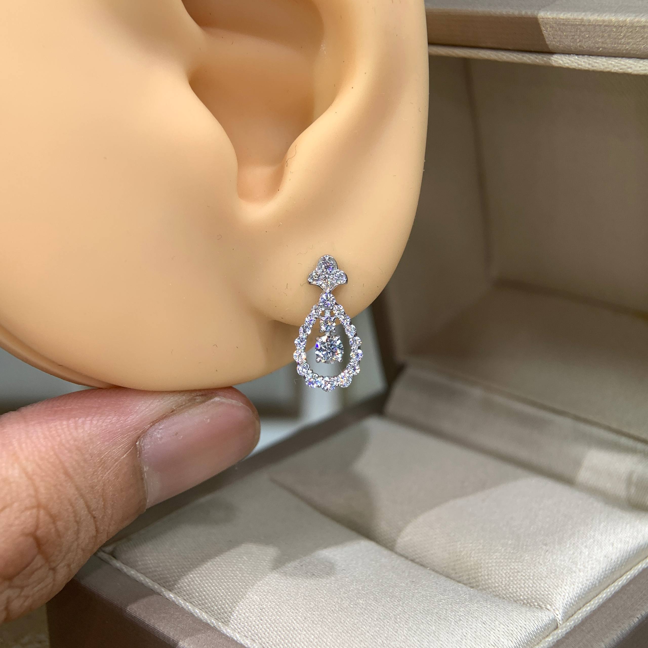 Bông tai kim cương Moissanite GRA (Y11)