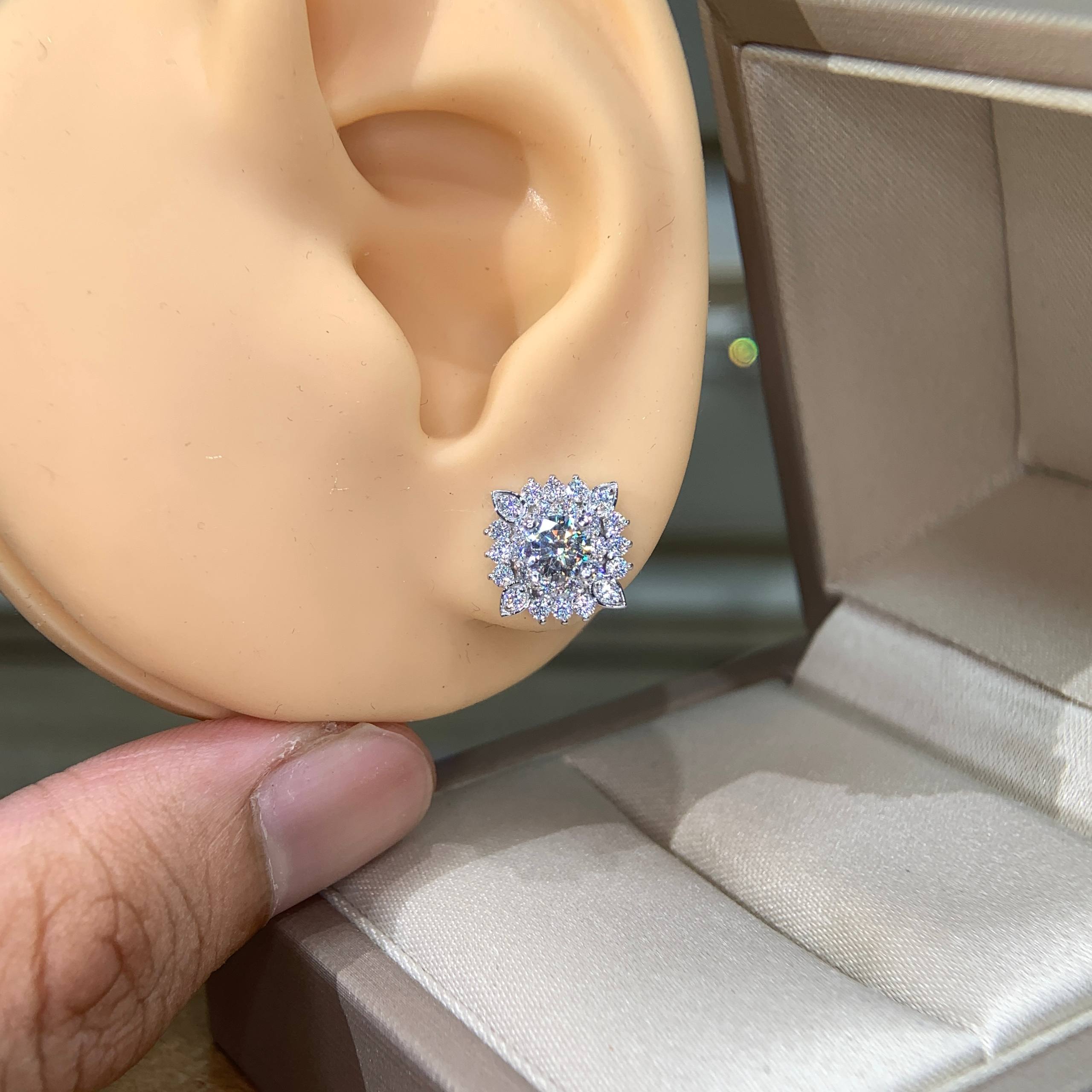 Bông tai kim cương Moissanite GRA (A110) - Ảnh 3