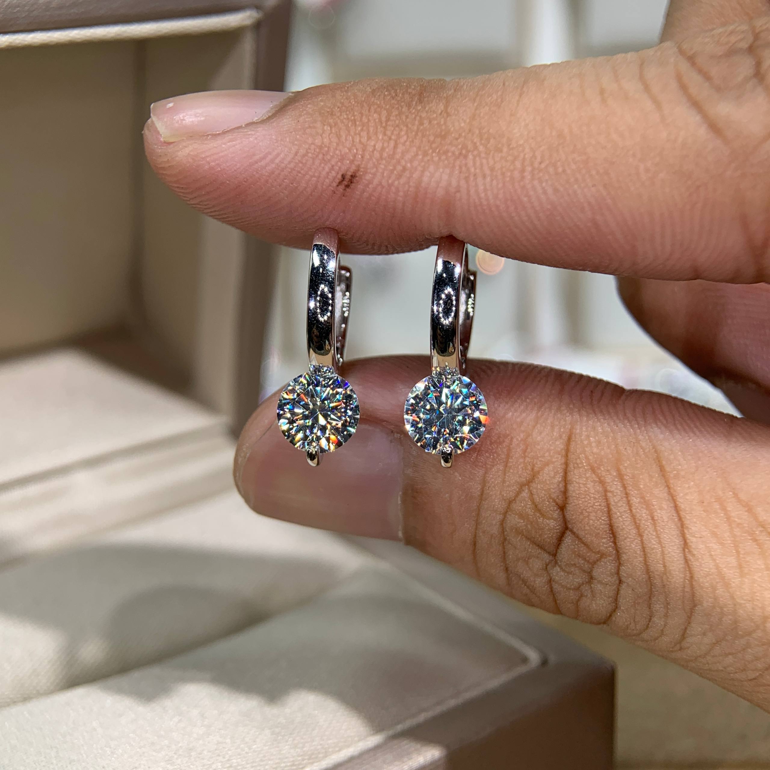 Bông tai kim cương Moissanite GRA (K73)