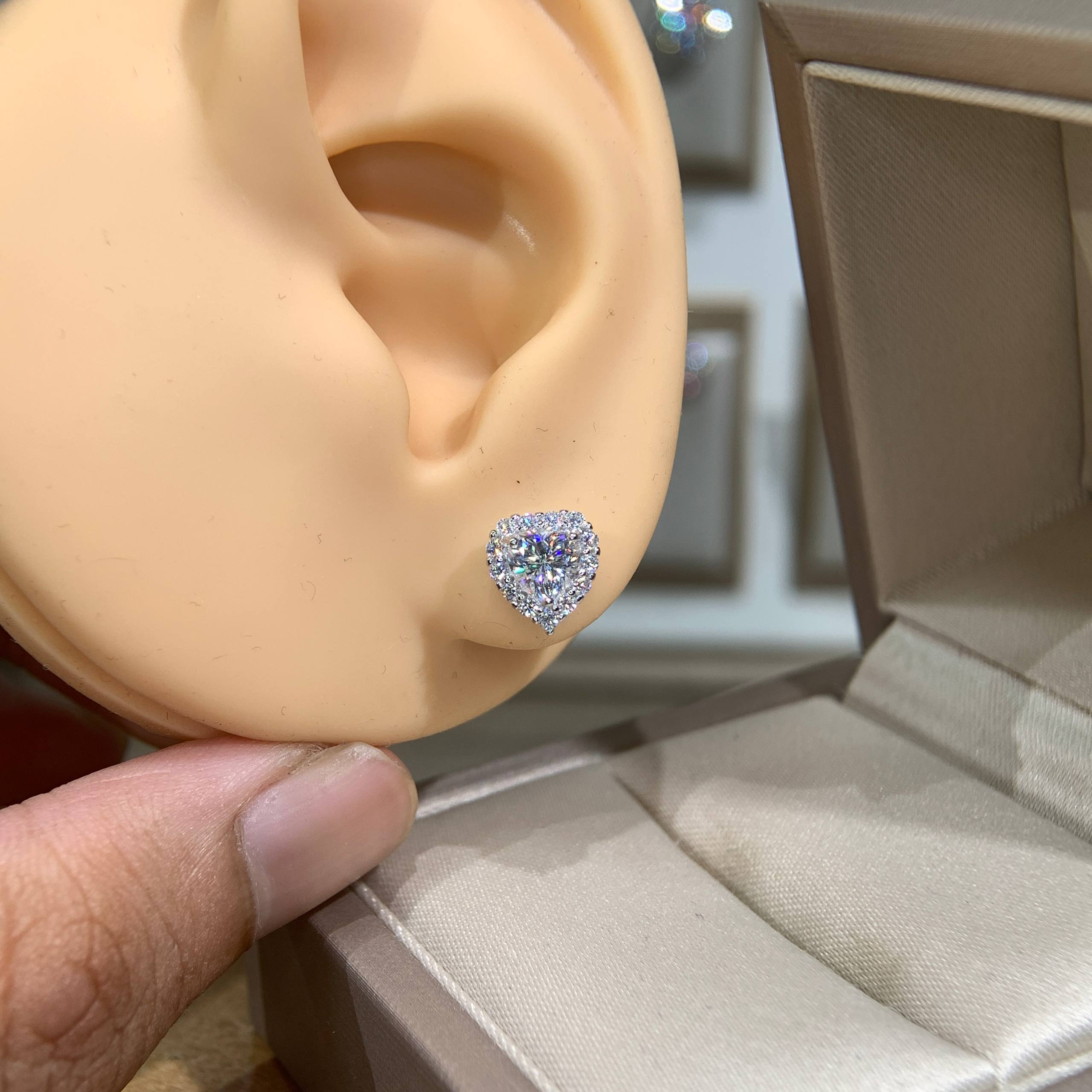 Bông tai kim cương Moissanite GRA (K95) - Ảnh 3