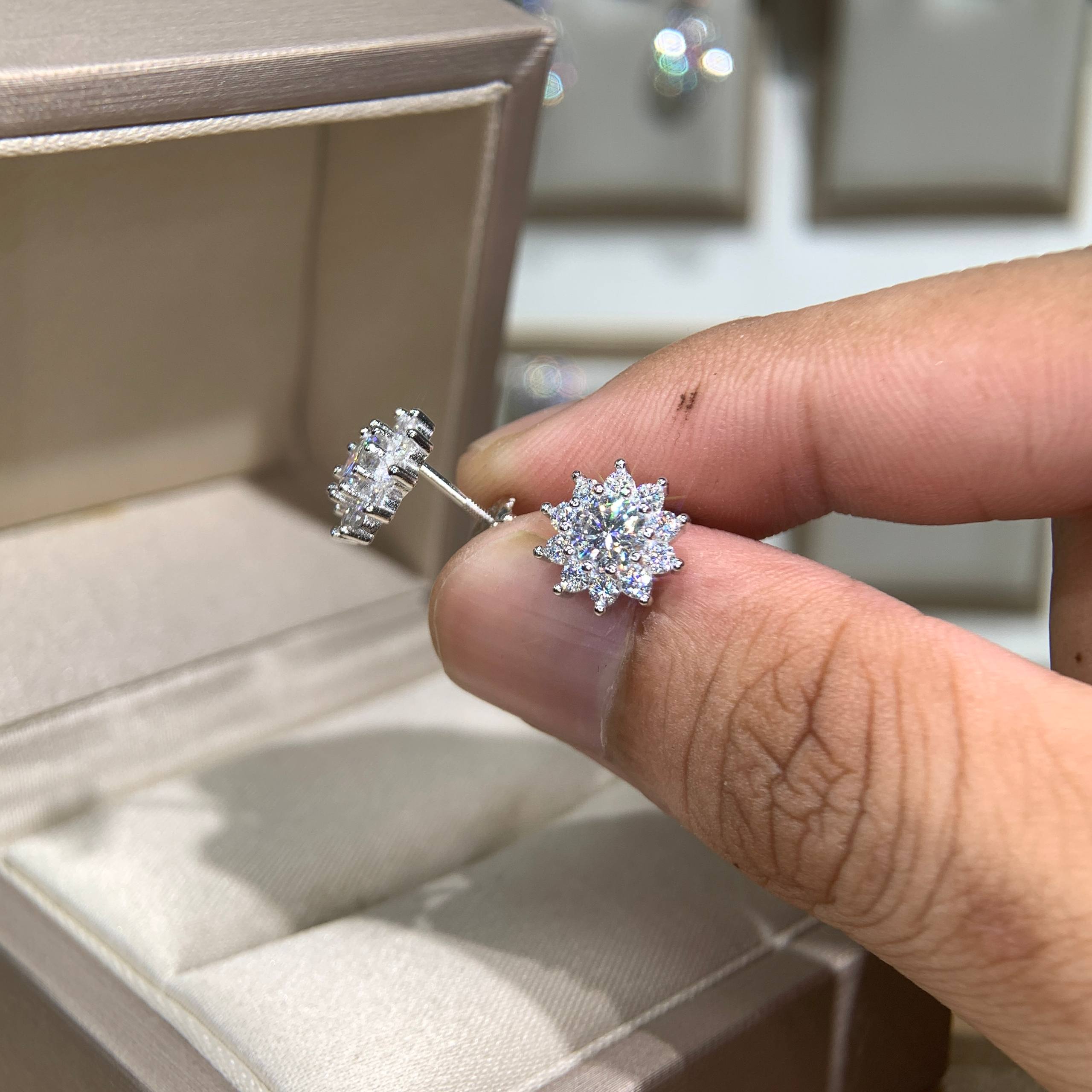 Bông tai kim cương Moissanite GRA (L51) - Ảnh 2